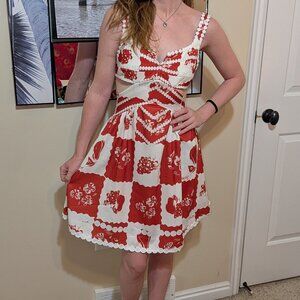 Fun, summer dress with pockets and cutouts